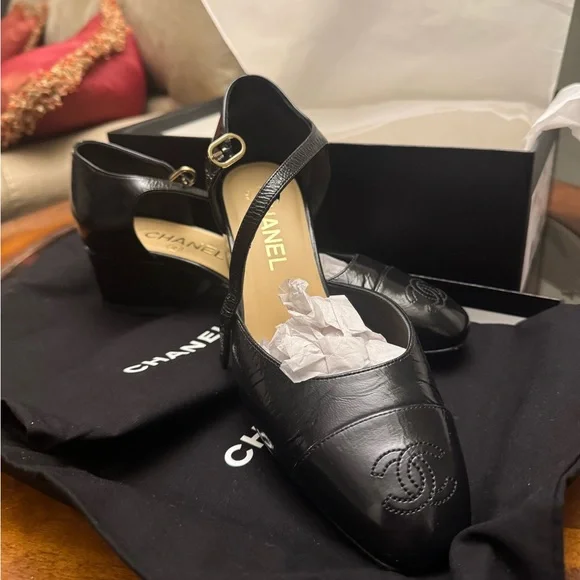 CHANEL Black Leather Heels - Picture 2 of 6
